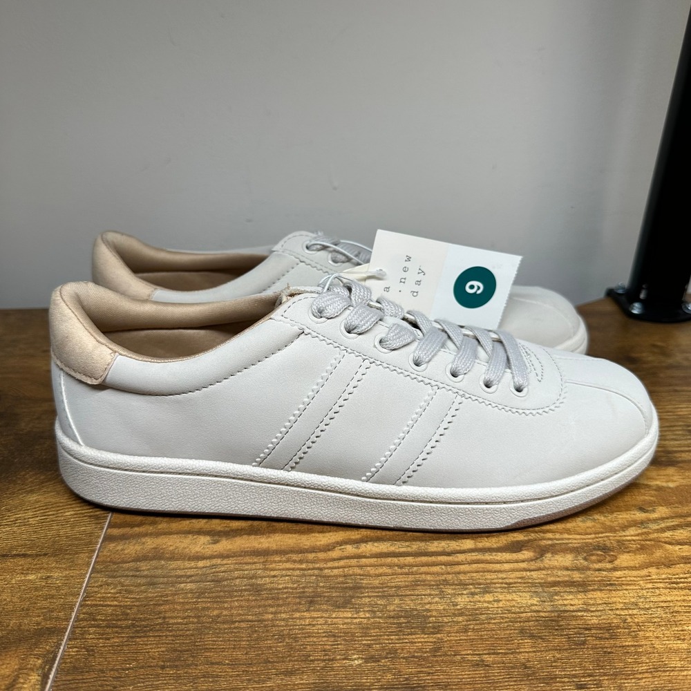 A New Day Blaire Gray Memory Foam Lace Up Sneakers Womens 9 NEW